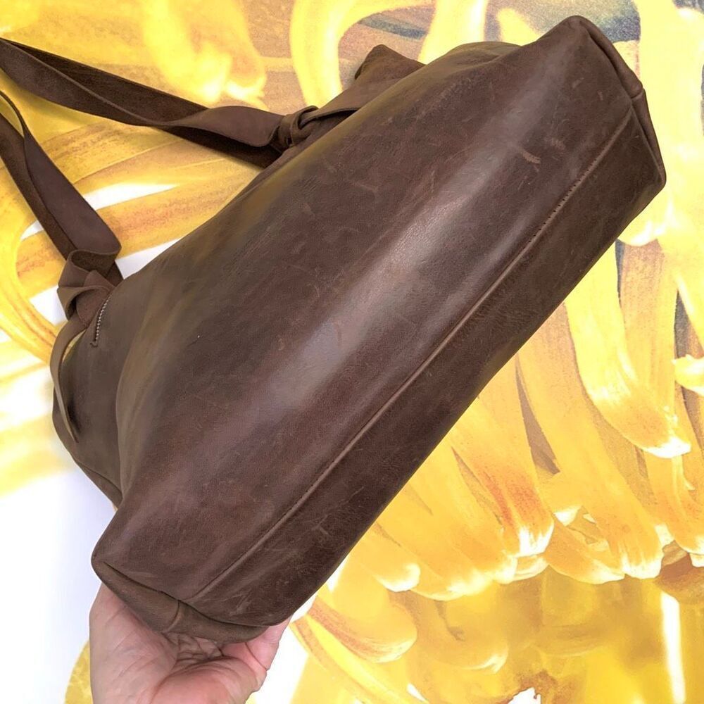 New⨠ARTISAN DistressedāLeather Tote Bag - Picture 5 of 12